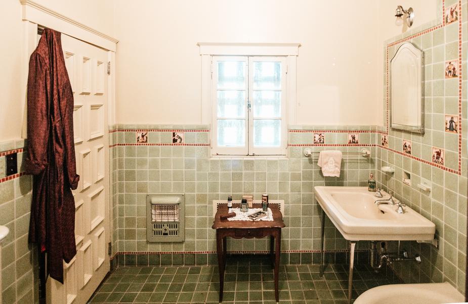 Read more about the article Hidden Problems You Might Not Spot in the Bath During a Video Tour